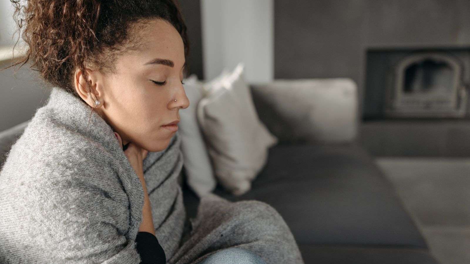 Girl cold because he lost in home - bighomeprojects.com