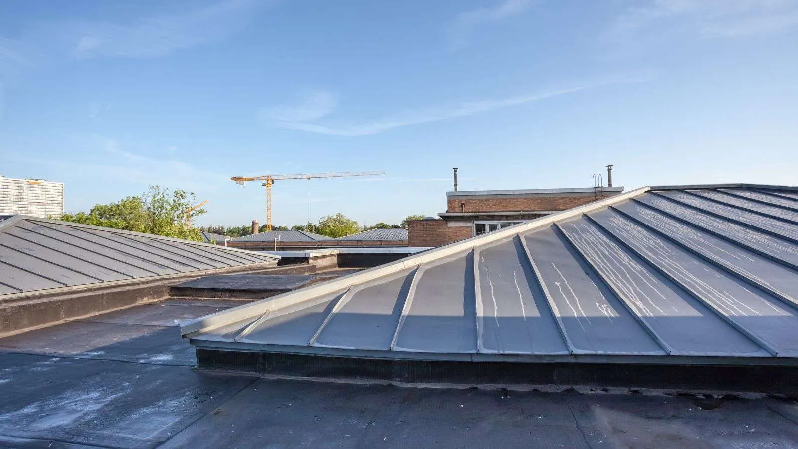 Aluminum roofing under the hot weather - bighomeprojects.com