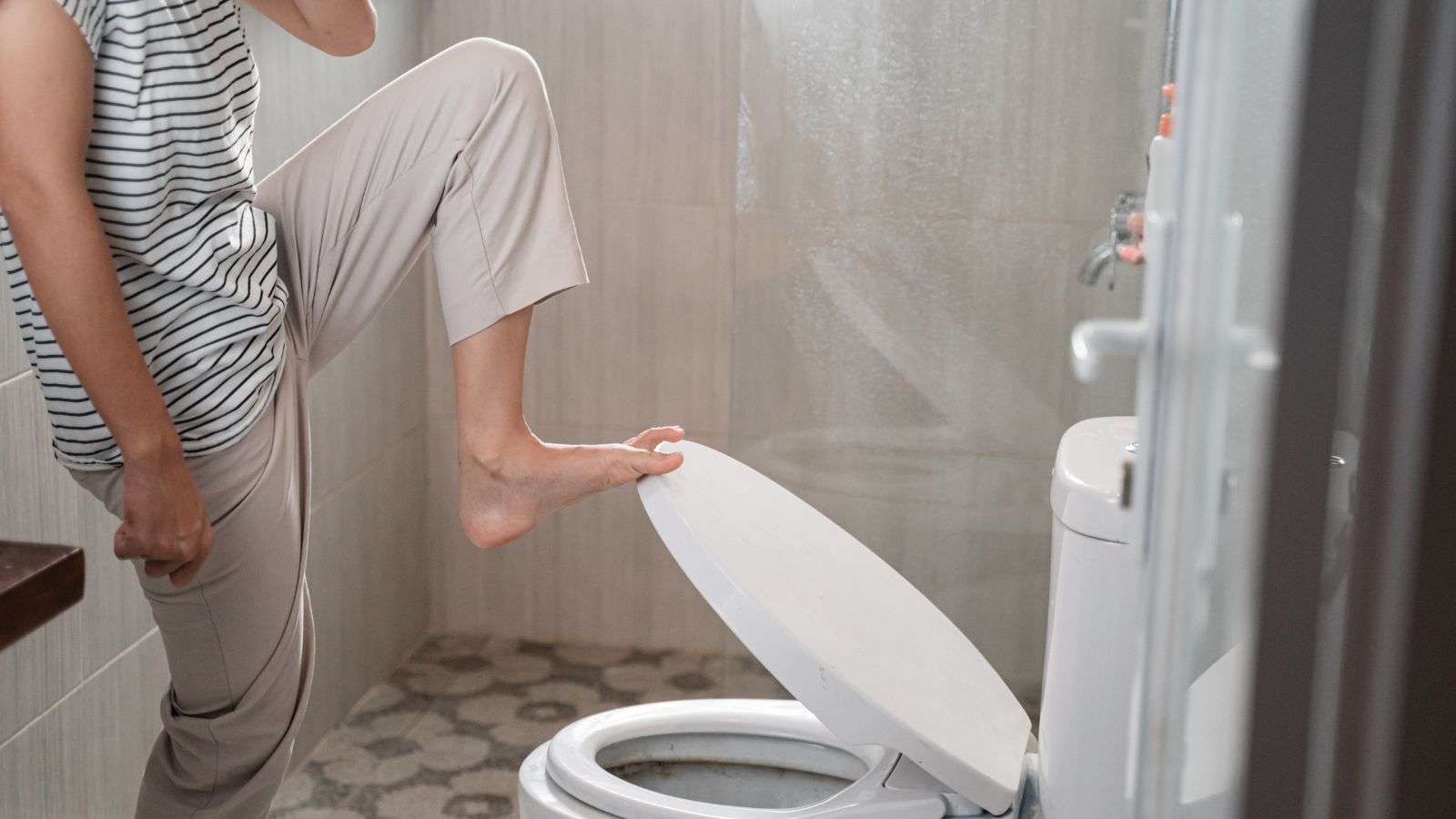 Musty Smell in my Bathroom: 7 Effective Ways to Eliminate Smells