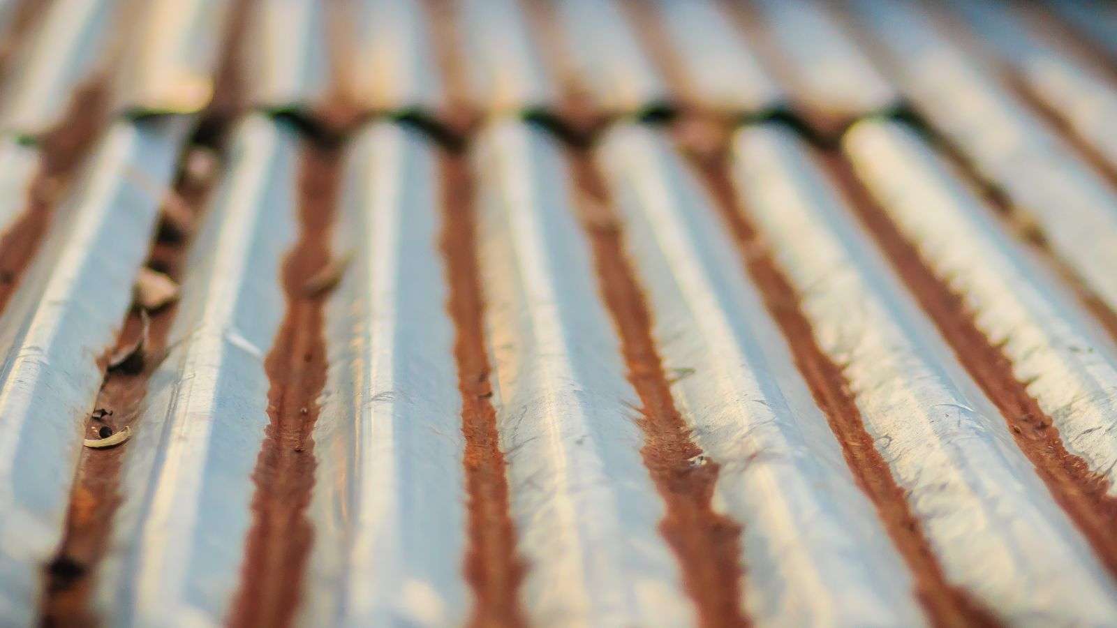 Rusty metal roof - bighomeprojects.com