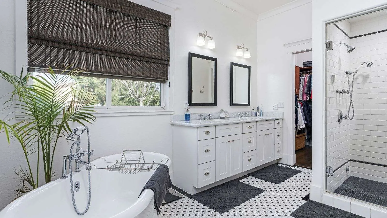 maintaining a roach-free bathroom environment - bighomeprojects.com