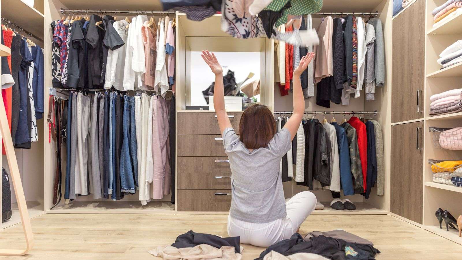 roach-related clutter in closets - bighomeprojects.com