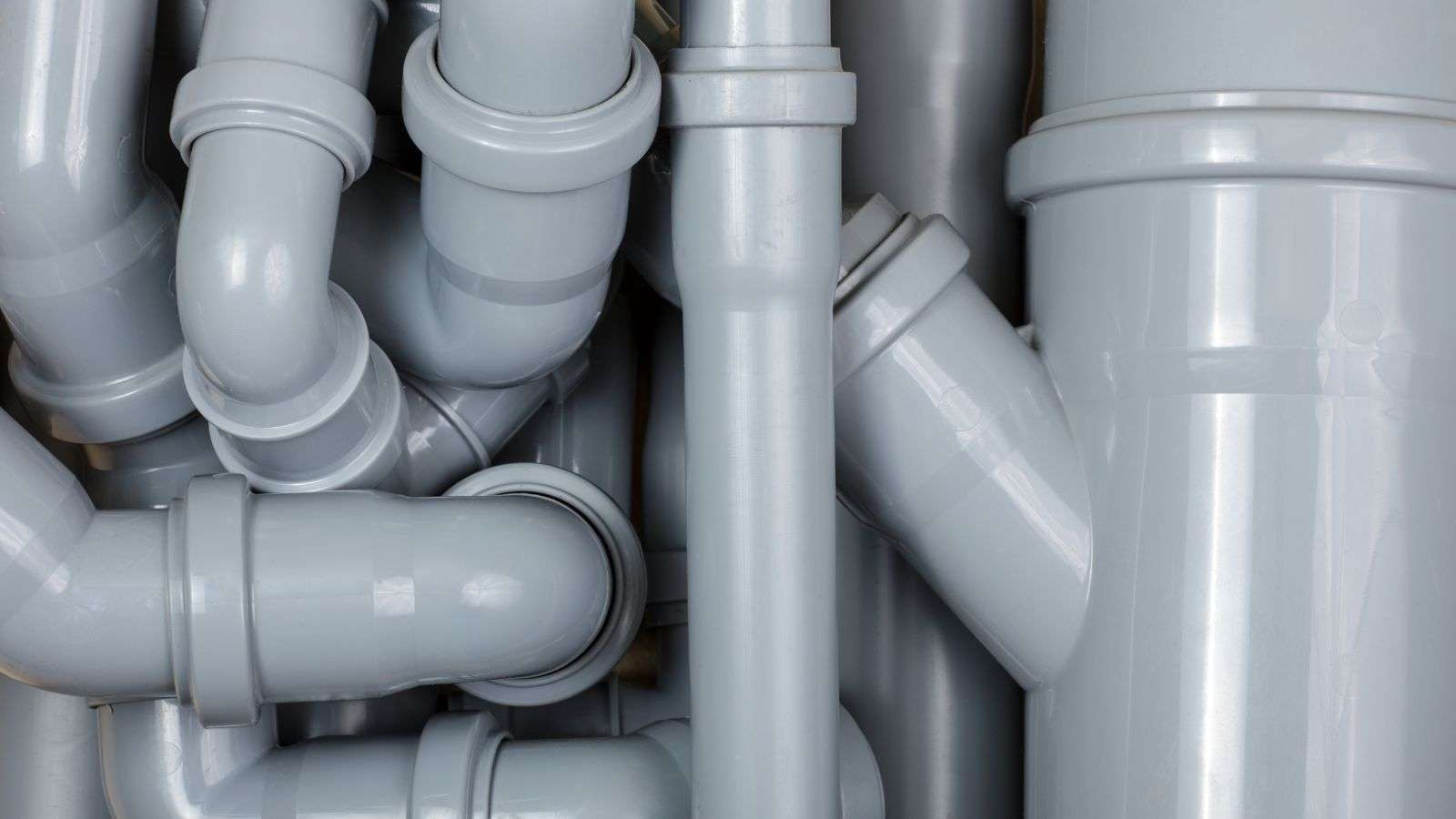 roach around plumbing pipes - bighomeprojects.com