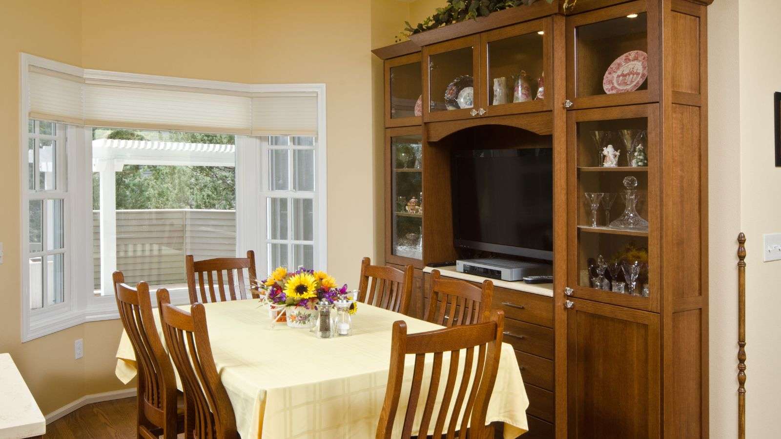 roaches in dining room cabinets - bighomeprojects.com