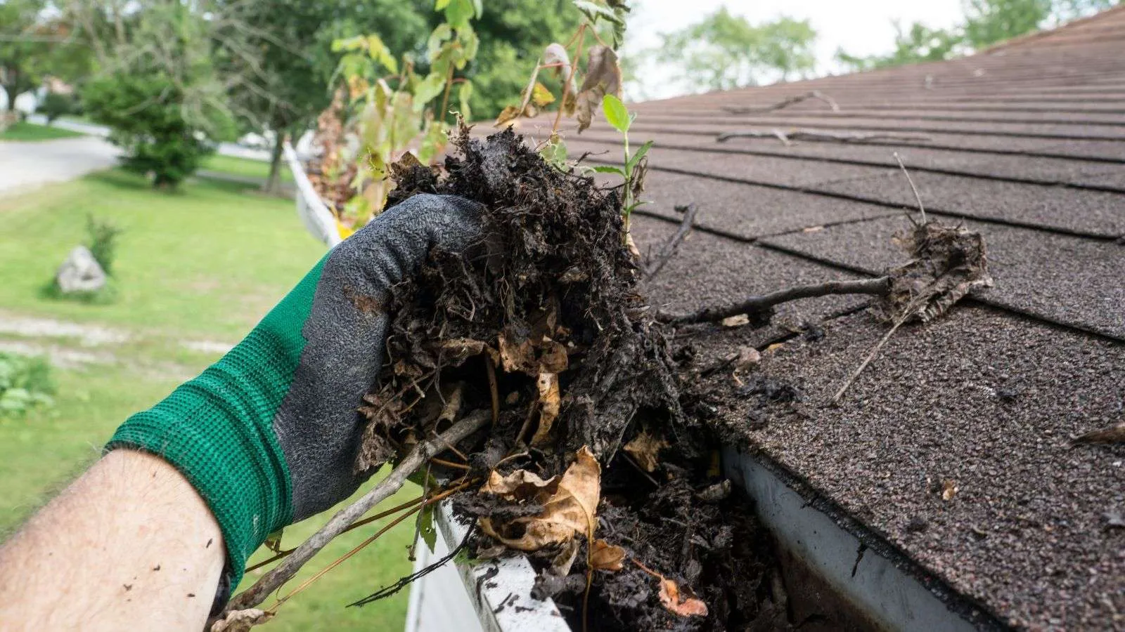 can gutter cleaning prevent roof damage - bighomeprojects.com