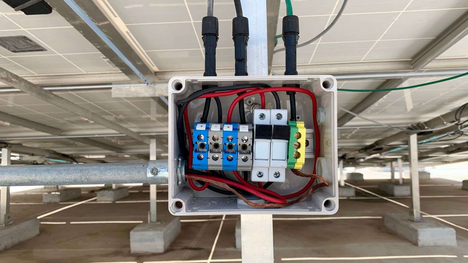 solar roof junction box - bighomeprojects.com