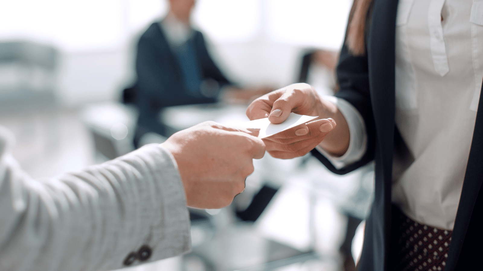 10 Essential Tips for New Real Estate Investors on Working with Contractors