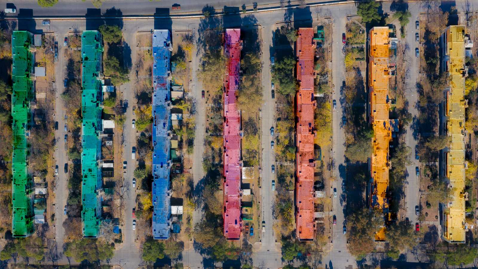 how roof color and reflectivity affects roof lifespan in sunny climates - bighomeprojects.com