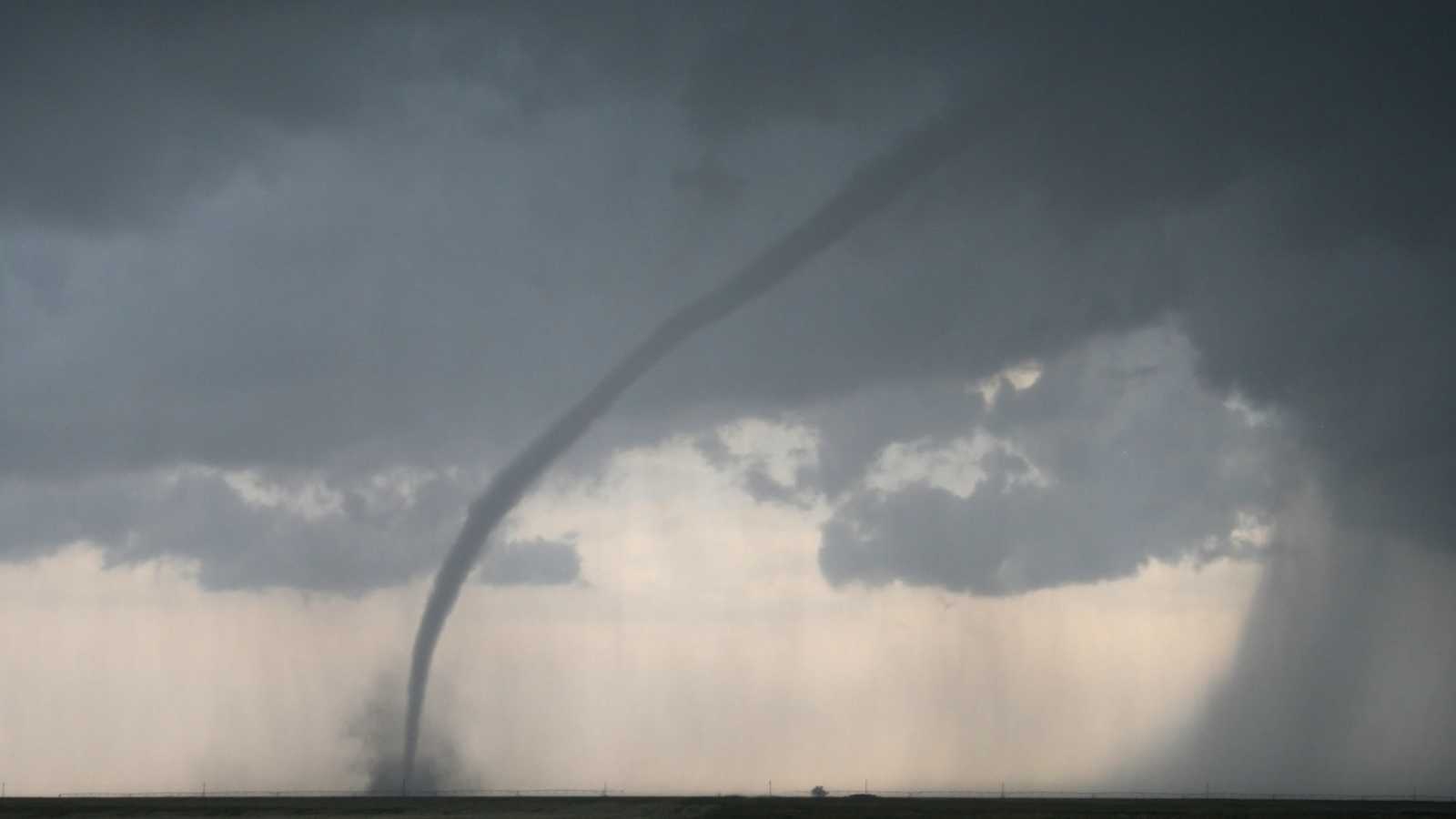 measuring effects of severe weather phenomena on roof lifespan - bighomeprojects.com