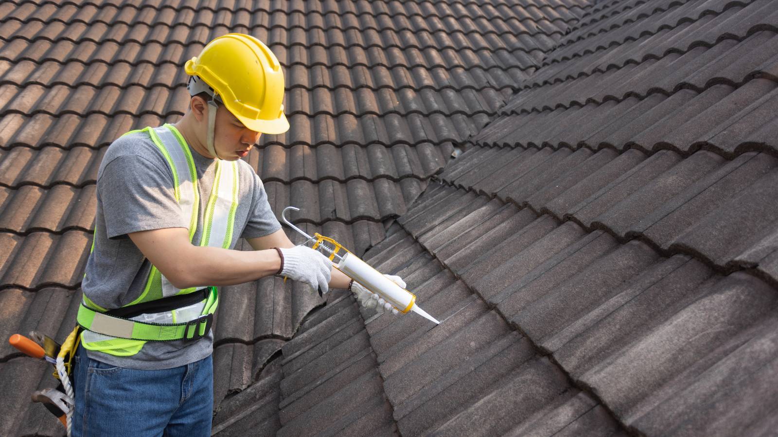 the lifespan of roofing adhesives in different climate conditions - bighomeprojects.com